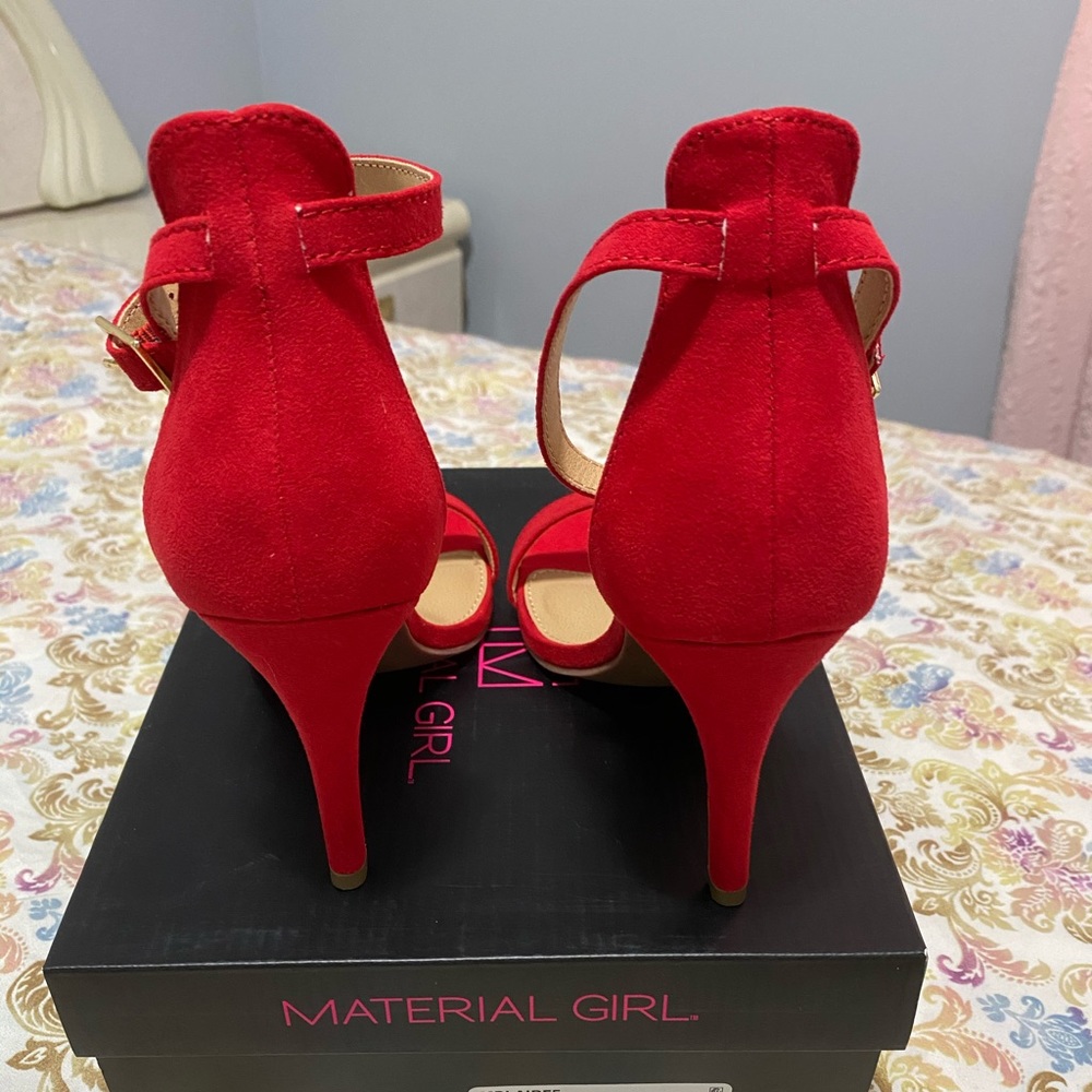 Red Heels Size 8 - Picture 5 of 7